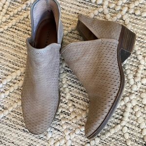 Lucky Brand Women’s Baley ankle boot -light brown, size 7.5‎